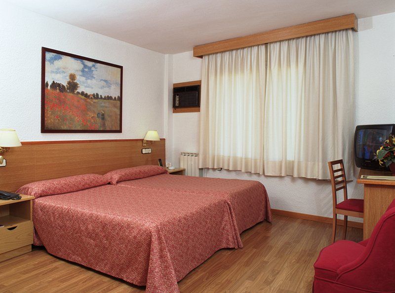 Catalonia Park Gueell Hotel Barcelona Room photo